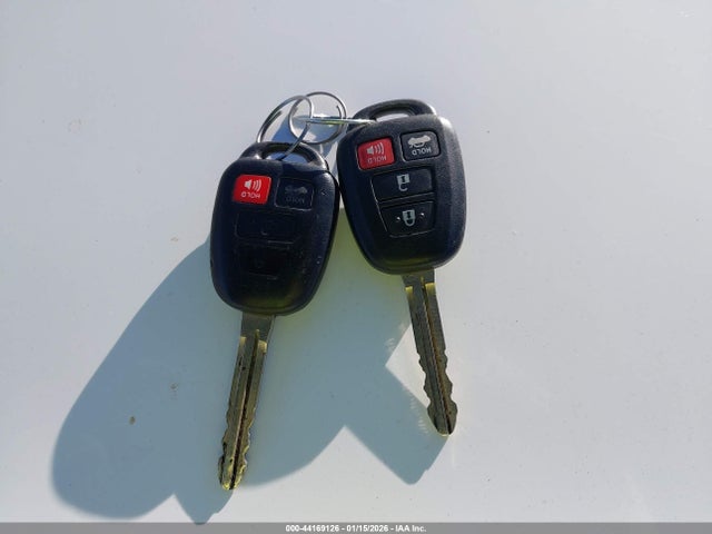 5YFBURHE0KP867067 Toyota COROLLA LE