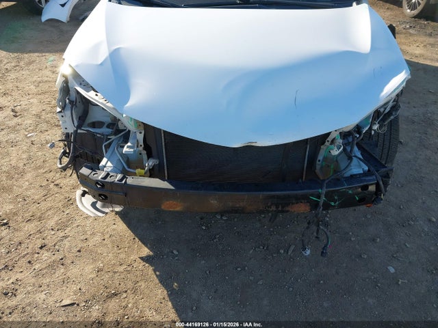 5YFBURHE0KP867067 Toyota COROLLA LE