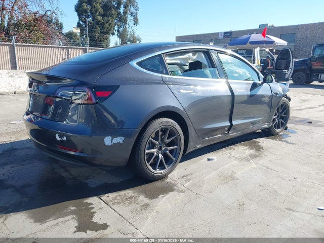 2018 TESLA MODEL 3 5YJ3E1EA3JF048147 Photo 3