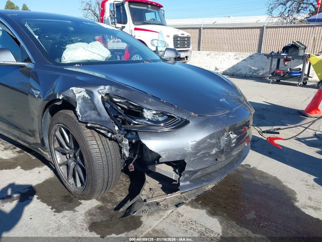 2018 TESLA MODEL 3 5YJ3E1EA3JF048147 Photo 5