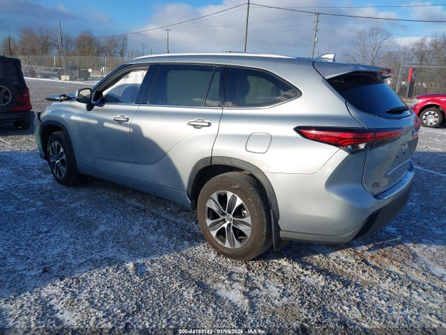 2022 TOYOTA HIGHLANDER 5TDGZRBH4NS593118 Photo 2