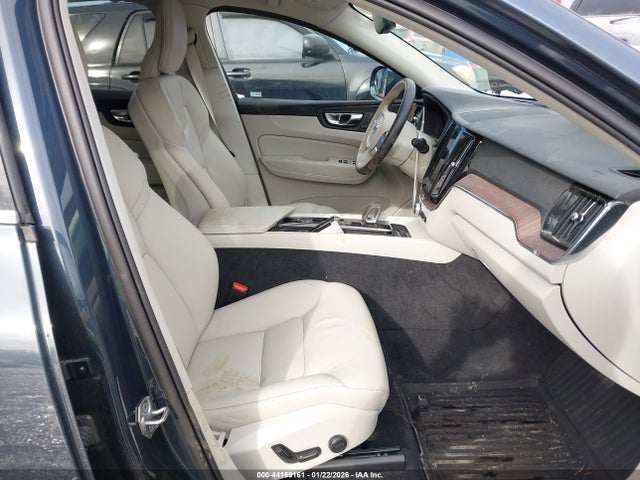 2022 VOLVO XC60 YV4L12RK2N1972868 Photo 4