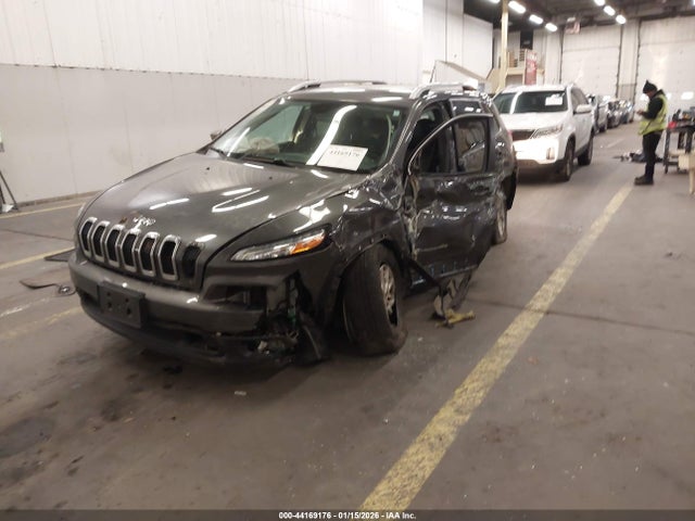 1C4PJMCS3HW658517 Jeep Cherokee Latitude 4x4