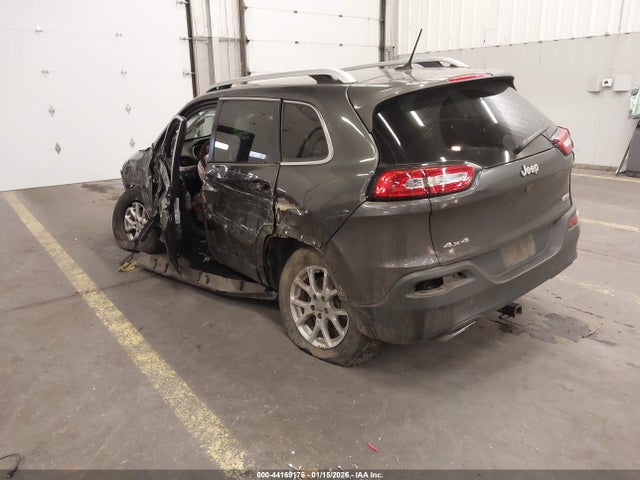 1C4PJMCS3HW658517 Jeep Cherokee Latitude 4x4