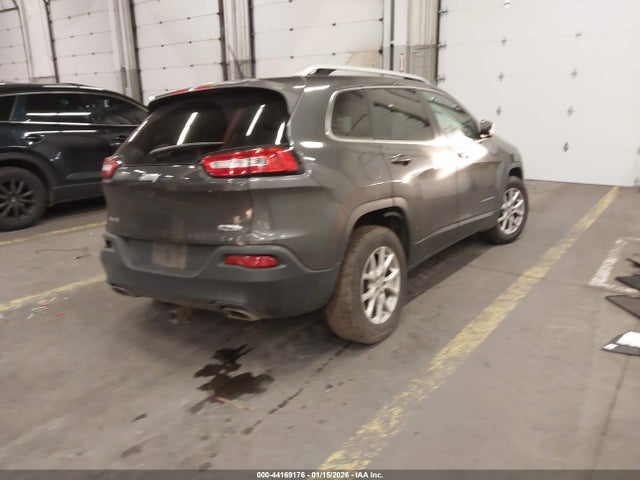 1C4PJMCS3HW658517 Jeep Cherokee Latitude 4x4