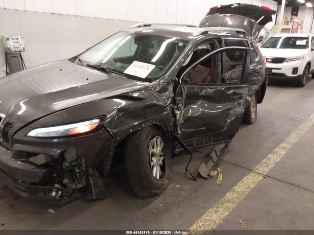 1C4PJMCS3HW658517 Jeep Cherokee Latitude 4x4