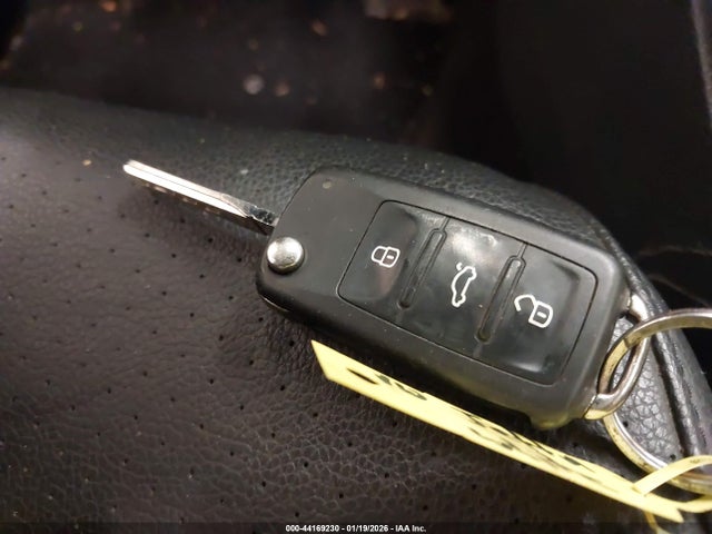 44169230 :رقم المزاد ، 3VWDX7AJ8DM427892 vin ، 2013 Volkswagen Jetta 2.5l Se مزاد بيع