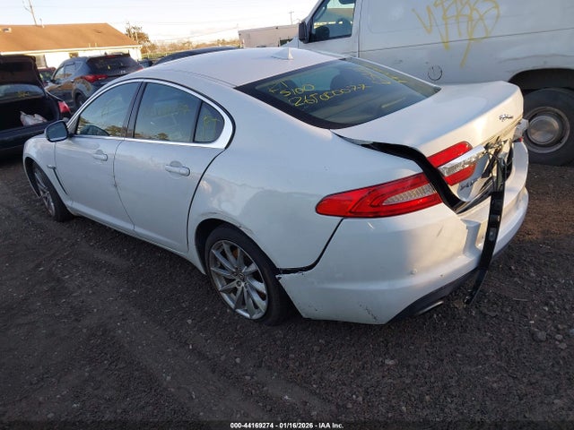 2013 JAGUAR XF SAJWA0ES3DPS78519 Photo 2
