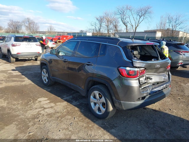 3C4NJDBB1JT457168 Jeep Compass Latitude 4x4