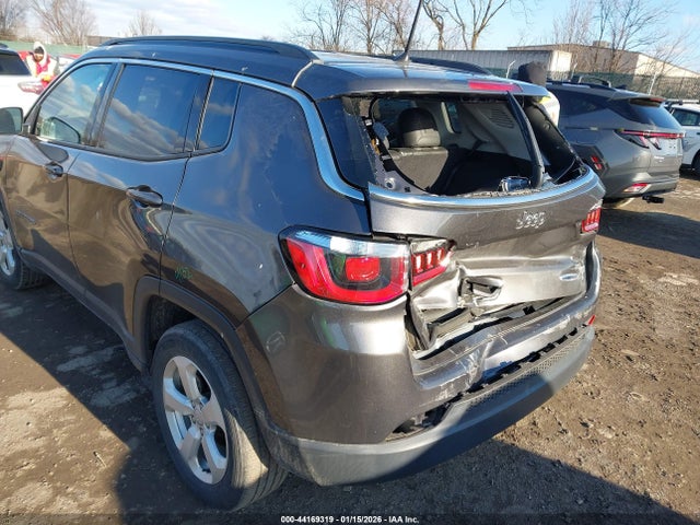 3C4NJDBB1JT457168 Jeep Compass Latitude 4x4