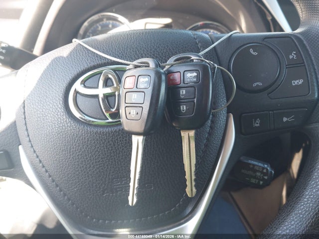 5YFBURHE7HP594668 Toyota COROLLA LE