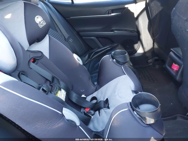 4T1B11HK1KU261369 Toyota CAMRY SE
