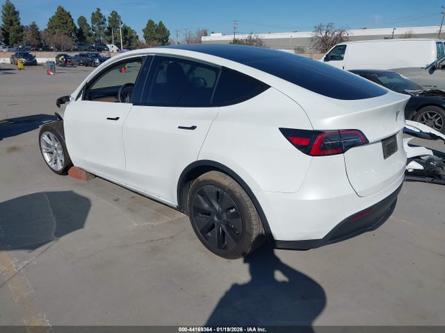 2025 TESLA MODEL Y 7SAYGDEE9SF281460 Photo 2