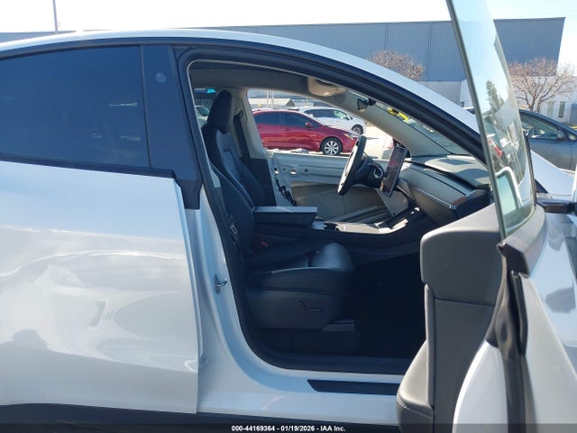 2025 TESLA MODEL Y 7SAYGDEE9SF281460 Photo 4