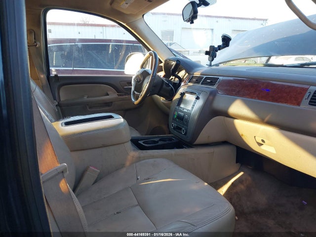 2011 GMC YUKON XL 1500 1GKS1HE0XBR176313 Photo 4