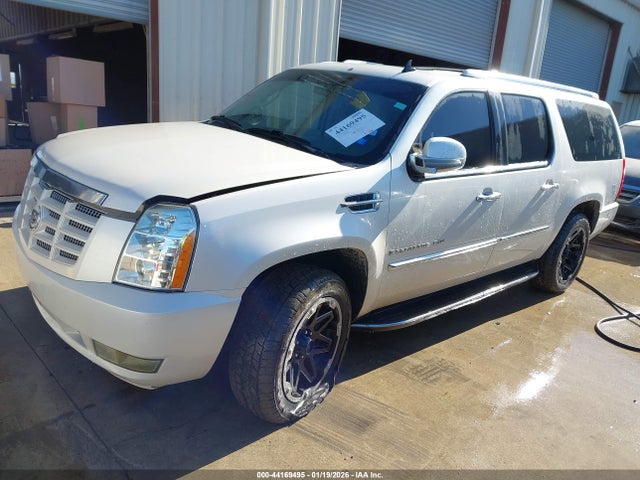 2008 CADILLAC ESCALADE ESV 1GYFK668X8R225838 Photo 1