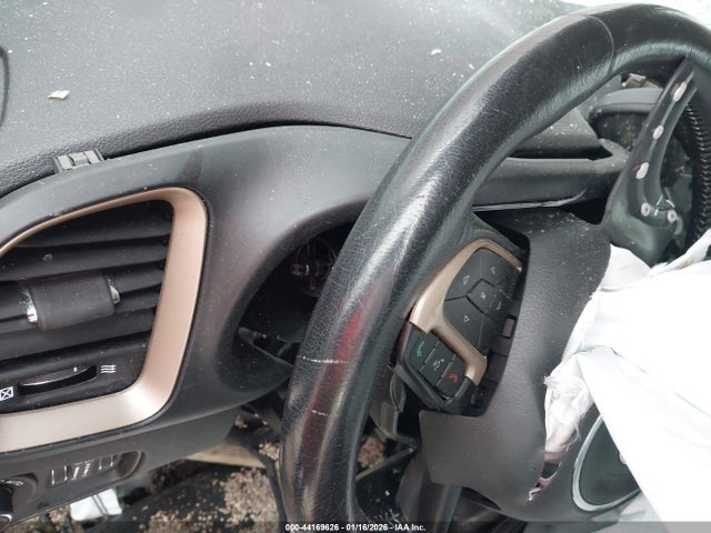 2015 Jeep Renegade Limited მანქანა იყიდება აუქციონზე, vin: ZACCJBDT8FPB31948, აუქციონის ნომერი: 44169626