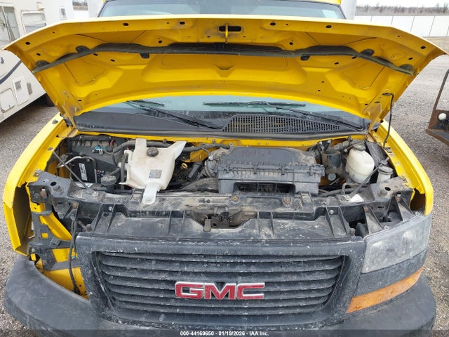7GZ37TC74MN004910 GMC Savana Cutaway Work Van