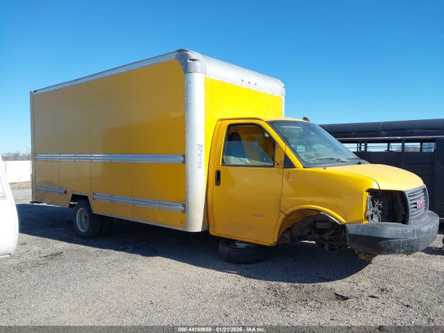7GZ37TC74MN004910 GMC Savana Cutaway Work Van