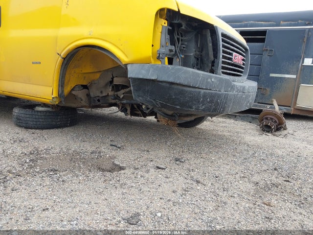7GZ37TC74MN004910 GMC Savana Cutaway Work Van