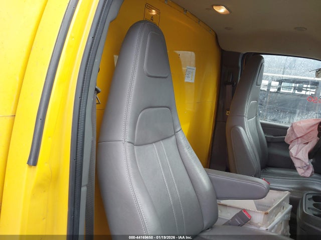 7GZ37TC74MN004910 GMC Savana Cutaway Work Van