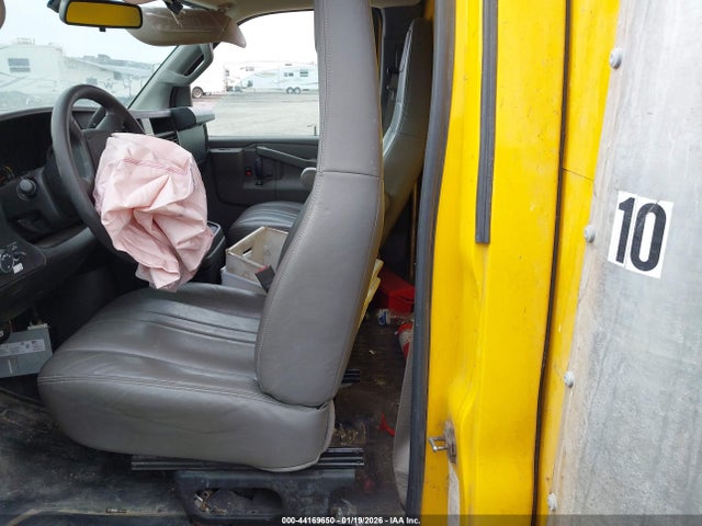 7GZ37TC74MN004910 GMC Savana Cutaway Work Van