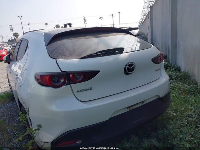 JM1BPAJL9M1335678 Mazda Mazda3 2.5 S