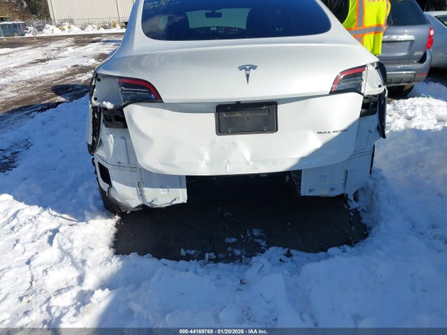 Продаж на аукціоні авто 2022 Tesla Model Y Long Range Dual Motor All-wheel Drive, vin: 7SAYGDEE4NA010811, номер лоту: 44169768
