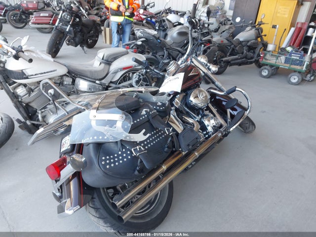 2011 HARLEY-DAVIDSON FLSTC 1HD1BW516BB019435 Photo 3