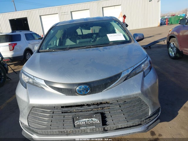 5TDKRKEC3PS154707 Toyota SIENNA LE