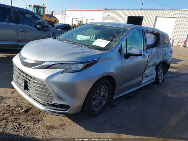 5TDKRKEC3PS154707 Toyota SIENNA LE