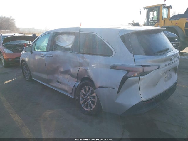 5TDKRKEC3PS154707 Toyota SIENNA LE