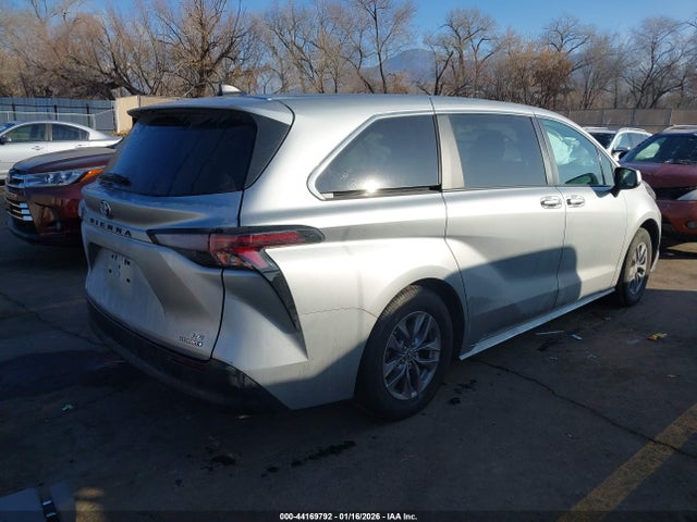 5TDKRKEC3PS154707 Toyota SIENNA LE