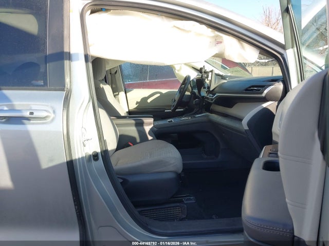 5TDKRKEC3PS154707 Toyota SIENNA LE