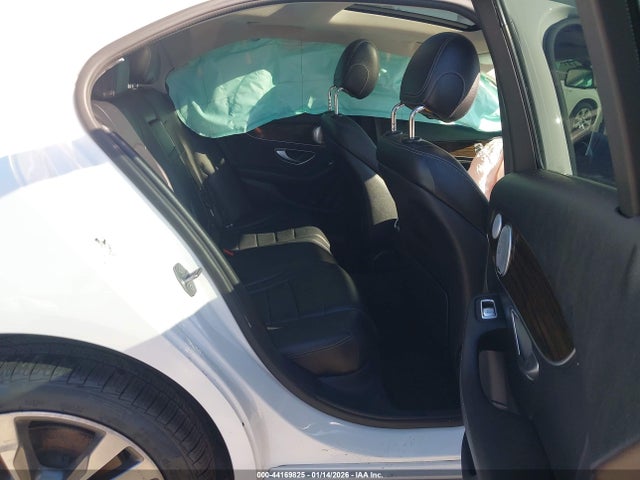 55SWF4KB2GU165069 Mercedes-Benz C 300 Luxury 4matic
