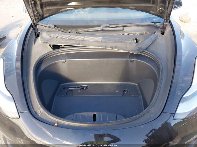 44169930 :رقم المزاد ، 5YJ3E1EB4KF453458 vin ، 2019 Tesla Model 3 Long Range/performance مزاد بيع