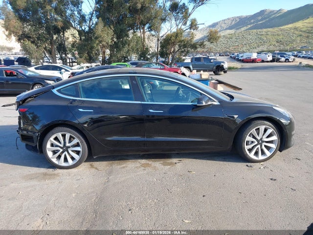 44169930 :رقم المزاد ، 5YJ3E1EB4KF453458 vin ، 2019 Tesla Model 3 Long Range/performance مزاد بيع