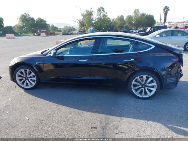 44169930 :رقم المزاد ، 5YJ3E1EB4KF453458 vin ، 2019 Tesla Model 3 Long Range/performance مزاد بيع