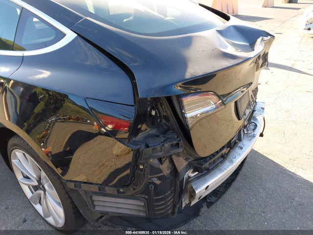 44169930 :رقم المزاد ، 5YJ3E1EB4KF453458 vin ، 2019 Tesla Model 3 Long Range/performance مزاد بيع