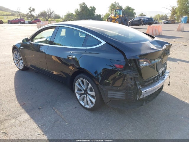 44169930 :رقم المزاد ، 5YJ3E1EB4KF453458 vin ، 2019 Tesla Model 3 Long Range/performance مزاد بيع