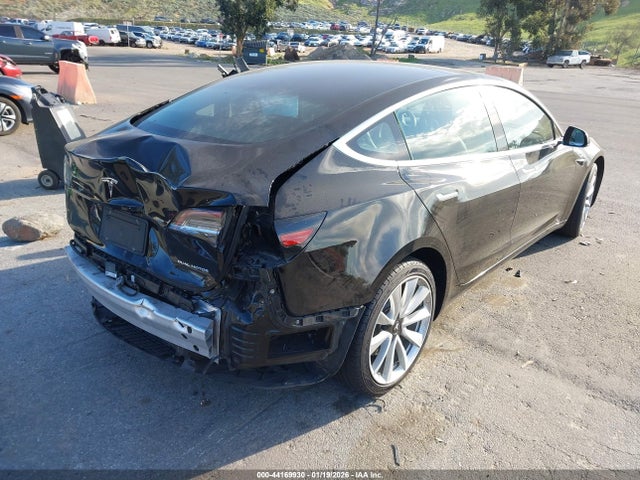 44169930 :رقم المزاد ، 5YJ3E1EB4KF453458 vin ، 2019 Tesla Model 3 Long Range/performance مزاد بيع