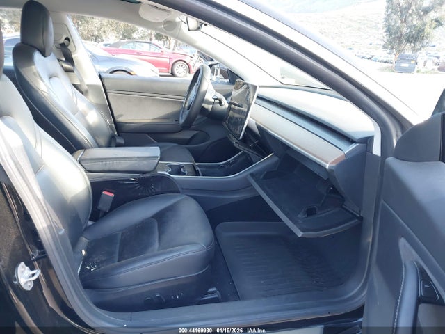 44169930 :رقم المزاد ، 5YJ3E1EB4KF453458 vin ، 2019 Tesla Model 3 Long Range/performance مزاد بيع