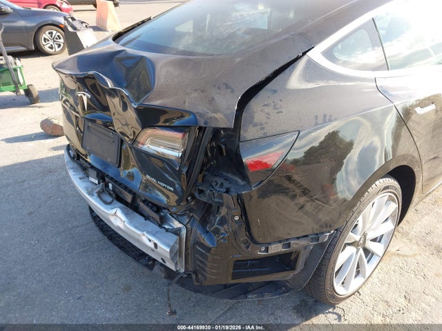 44169930 :رقم المزاد ، 5YJ3E1EB4KF453458 vin ، 2019 Tesla Model 3 Long Range/performance مزاد بيع