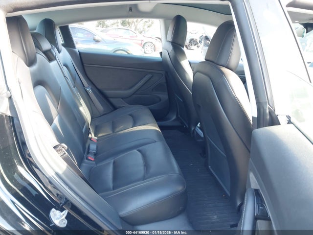 44169930 :رقم المزاد ، 5YJ3E1EB4KF453458 vin ، 2019 Tesla Model 3 Long Range/performance مزاد بيع