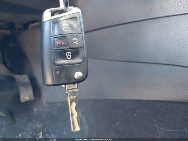 3VWFA7AUXFM520680 Volkswagen Golf Sportwagen Tdi Se 4-door