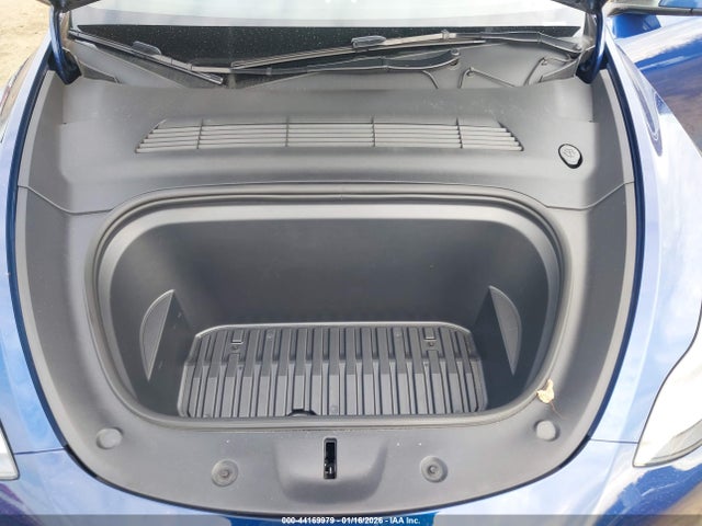Продажа на аукционе авто 2023 Tesla Model Y Awd/long Range Dual Motor All-wheel Drive, vin: 7SAYGDEE5PA182333, номер лота: 44169979