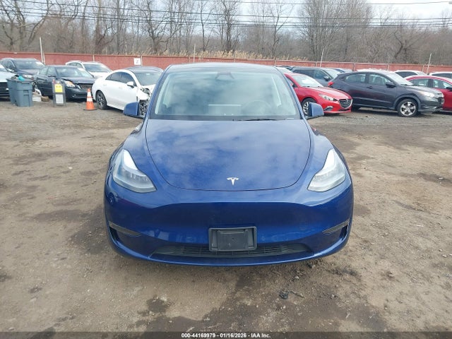 Продажа на аукционе авто 2023 Tesla Model Y Awd/long Range Dual Motor All-wheel Drive, vin: 7SAYGDEE5PA182333, номер лота: 44169979