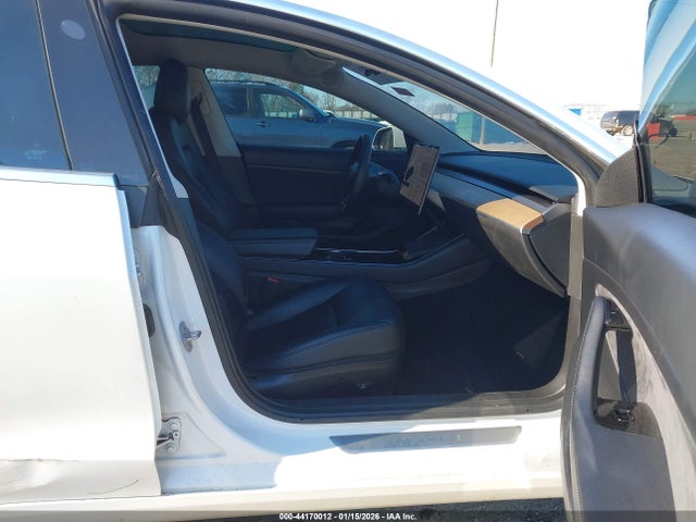 2020 TESLA MODEL 3 5YJ3E1EA4LF737732 Photo 4