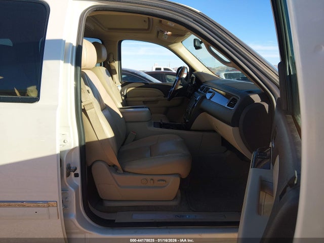 2014 GMC YUKON XL 1500 1GKS1MEF0ER141474 Photo 4