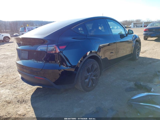 2024 TESLA MODEL Y 7SAYGDEE9RA329532 Photo 3